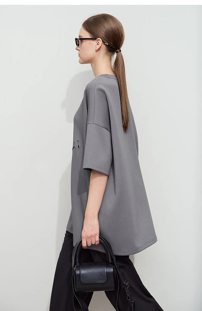 Damen T-Shirt mit lockerem O-Ausschnitt und Blumenmuster sowie Stickerei