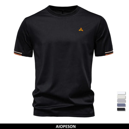 Schwarzes Herren-T-Shirt mit Rundhalsausschnitt und orangefarbenem Logo vorne