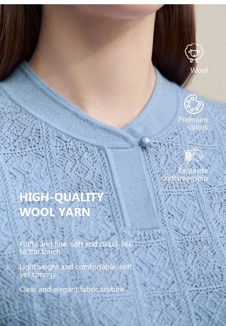Damen-Strickpullover mit Stehkragen, Knopfverschluss und Lochmuster, Kurzarm, hellblau