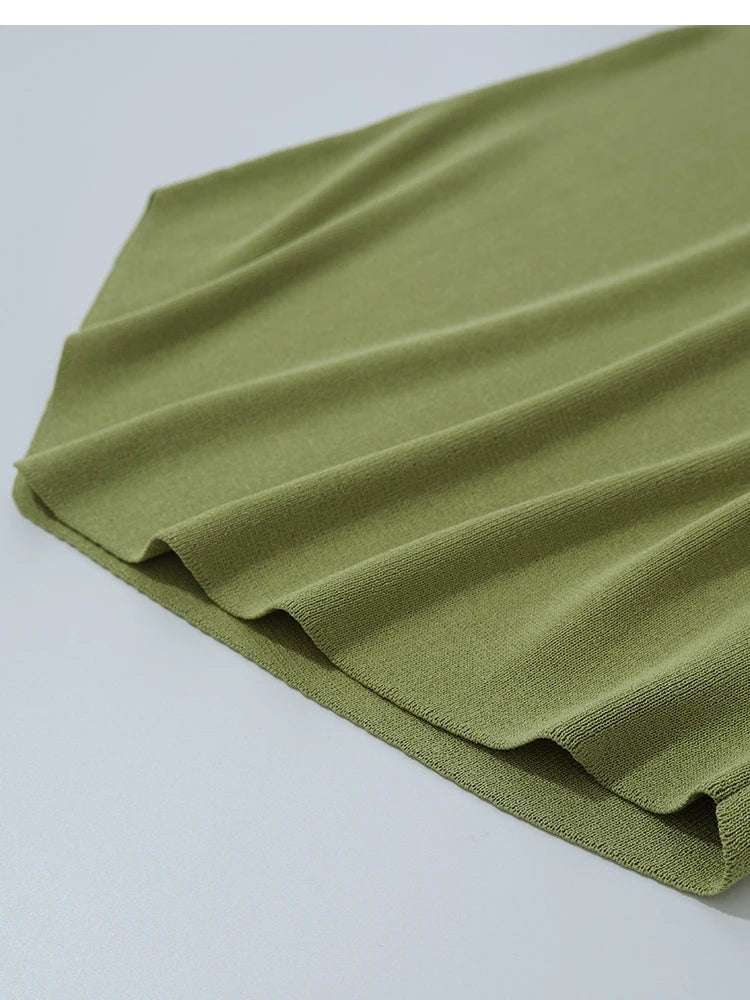 Damen-Stricktop, grün: asymmetrischer Saum und kurze Ärmel, glatter Strick