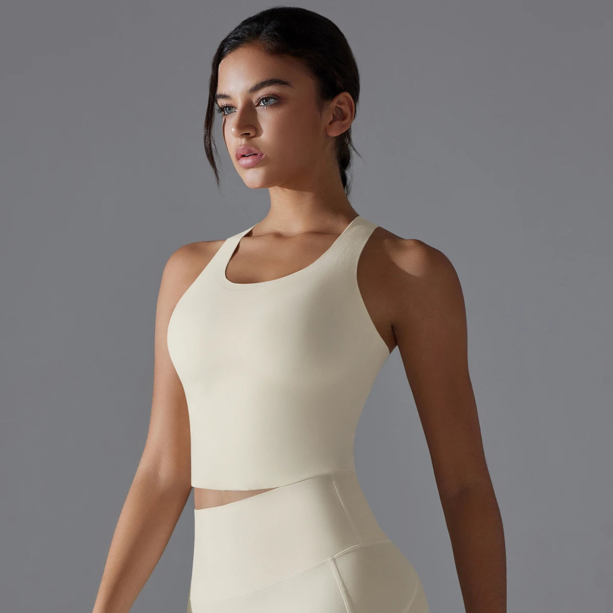 Nahtloses Yoga-Top für Damen mit schmalem Bund und Rundhalsausschnitt, helles Ivory