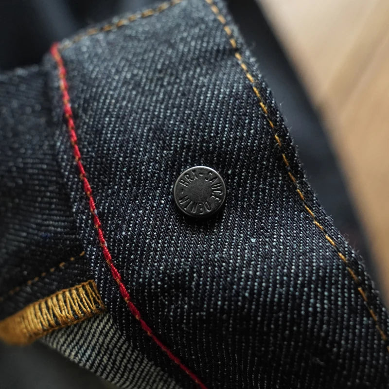 Herren Jeans aus Sommer Selvedge Denim mit lockerer Passform und hohem Bund