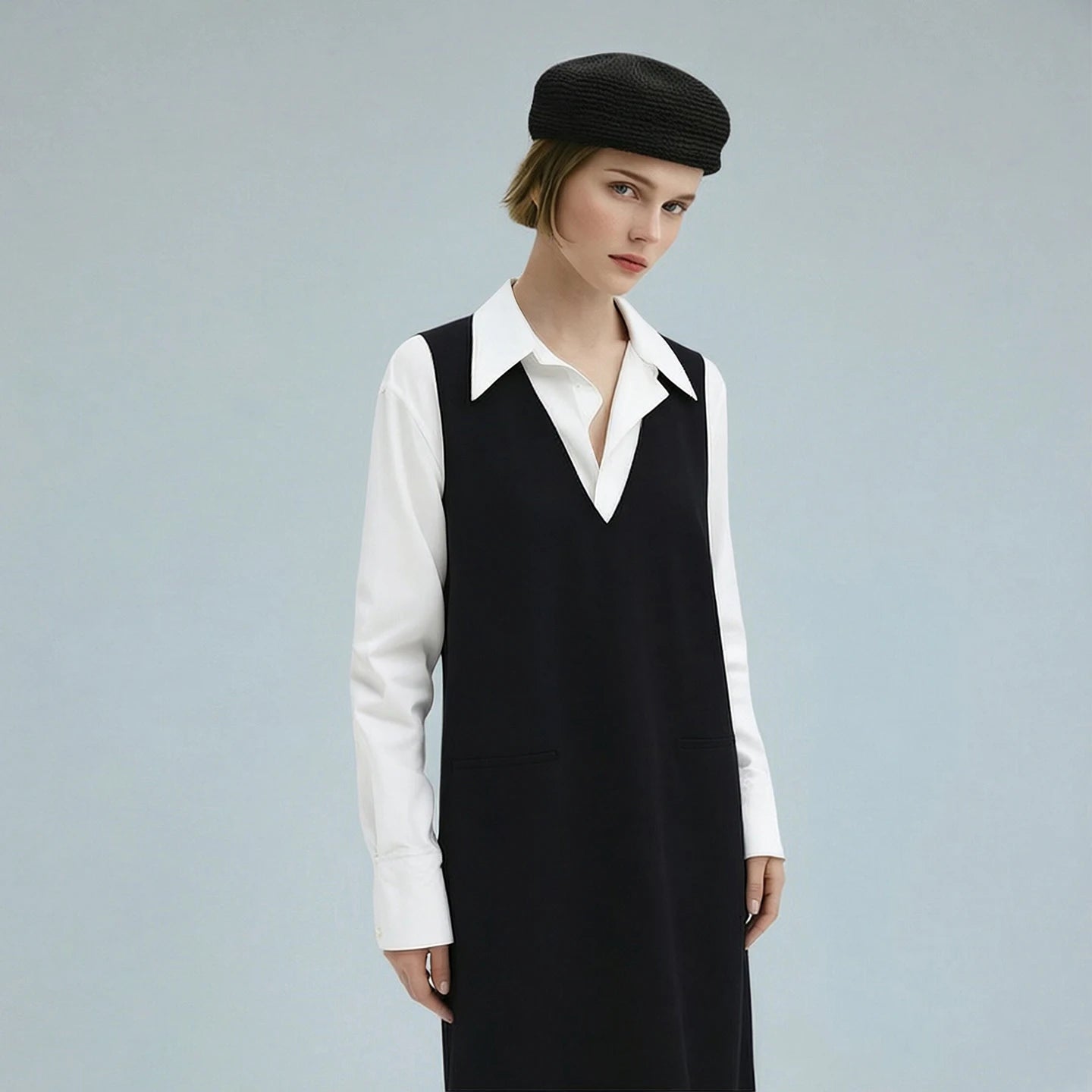 Stylisches Ärmelloses Damenkleid Mit Perlenschmuck Und Eleganter Passform