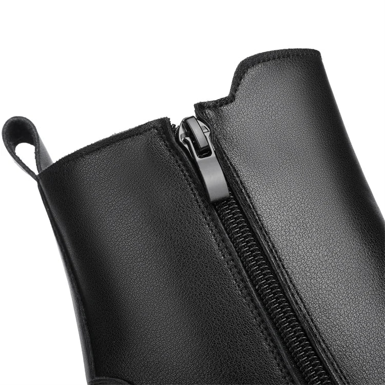 Schwarzer Stiefelschaft mit Reißverschluss-Anlage und breitem Elastikeinsatz