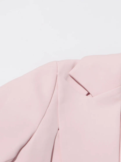 Ärmelloses Damen-Spitzenkleid mit Rundhalsausschnitt und Patchwork-Design – figurbetont und mit Hohldetails.