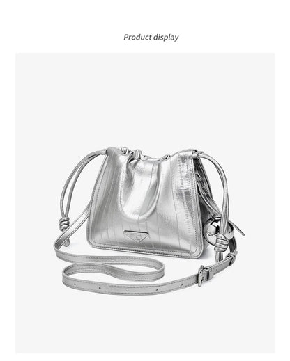 Damen Schultertasche aus Kunstleder und Spaltleder mit Kordelzug