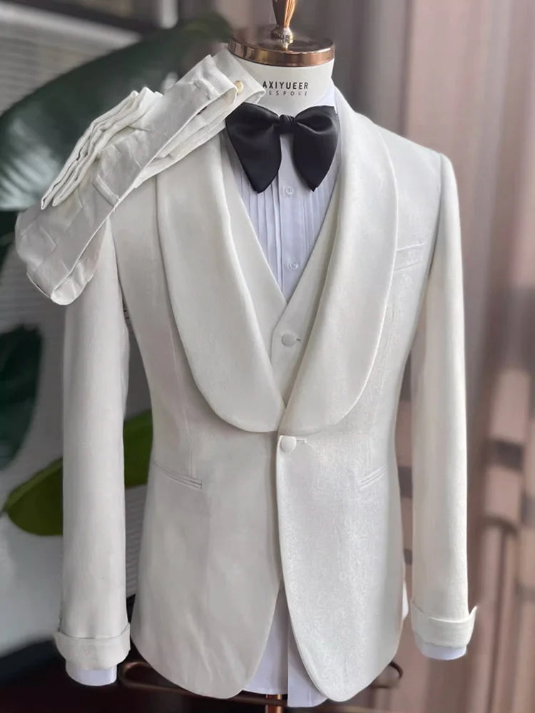 Eleganter Herrenanzug mit braunen Streifen, doppelreihig – ideal für Hochzeiten und festliche Anlässe.