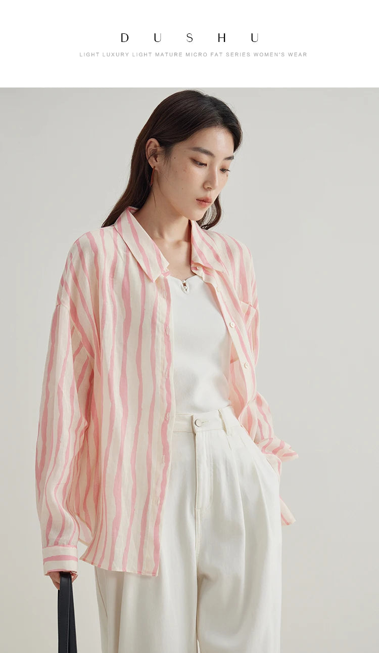 Kühlendes und antibakterielles Lyocell-T-Shirt in Übergröße mit schulterbetonendem Design und figurformendem Druckmuster.