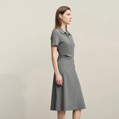 Stylisches Damenstrickkleid Mit Reverskragen Und Stretchstoff