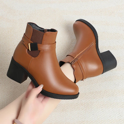 Damen-Winterstiefelette aus Leder, cognac-braun, breiter Riemen vorn, Blockabsatz, Profilsohle