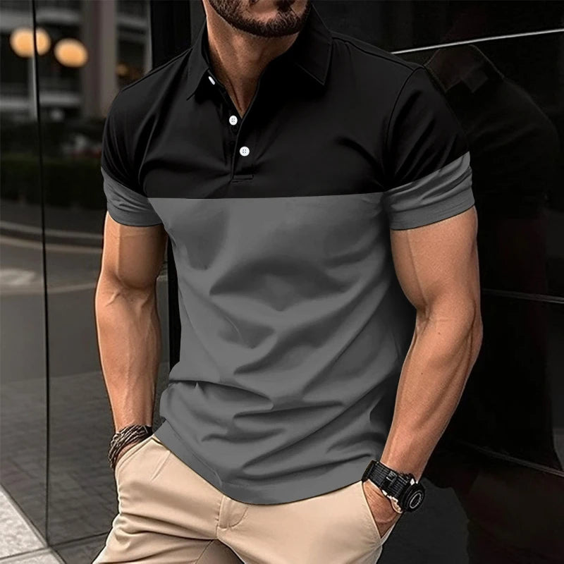 Lässiges Herren-Poloshirt mit digitalem Farbpatch-Druck und Reißverschluss am Kragen – ideal für den Sommer.