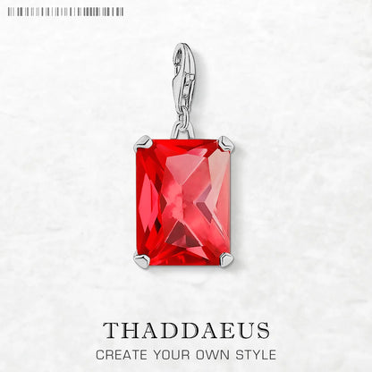 Baumelnder Charm-Anhänger aus 925er Sterlingsilber mit rotem, facettiertem Edelstein