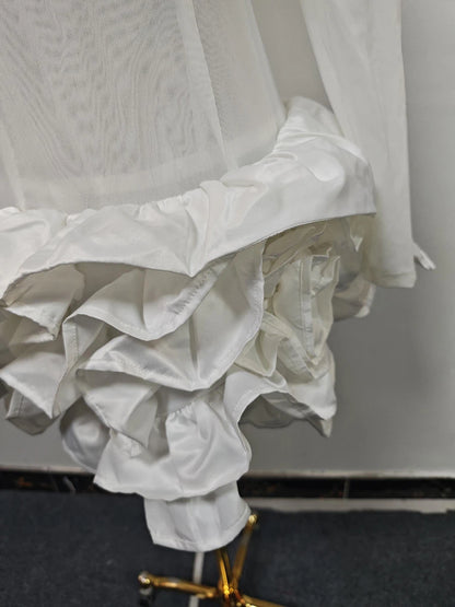 Elegantes Damen-Kleid mit Reverskragen, langen Ärmeln und Patchwork-Design – figurbetont und stilvoll.