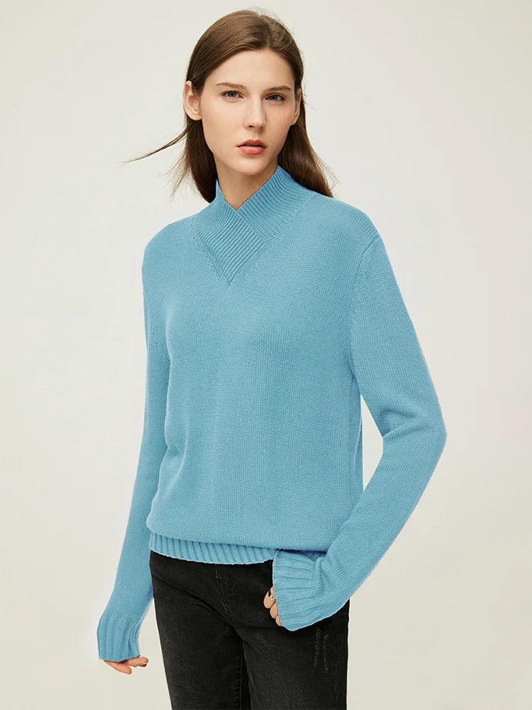 Hellblauer Damen-Pullover mit Stehkragen, Rippenstruktur und langen Ärmeln