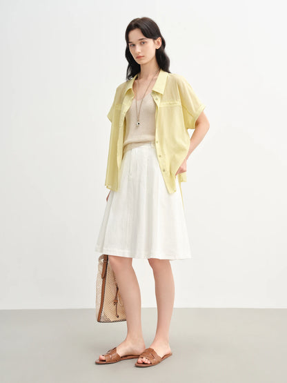 Sommerliches Damen-Shirt mit figurbetontem, künstlerischem Druck und einzigartigem Muster – lässig und schick.