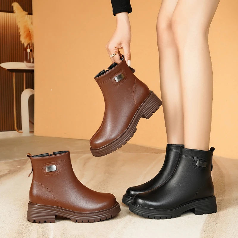 AIYUQI Damen-Knöchelstiefel in Braun und Schwarz mit seitlichem Einsatz und Profilsohle