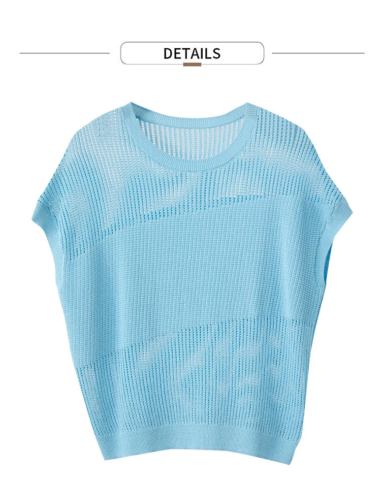 Damen-Wollstrickpullover hellblau im Lochstrick, Rundhalsausschnitt, lockere Passform.