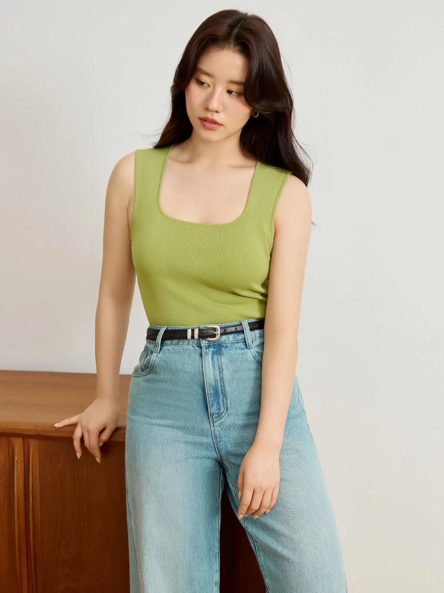 Frühlingshaftes Damen-Shirt in Übergröße mit Puppenkragen und Anti-Falten-Effekt – vielseitig kombinierbar und lässig.
