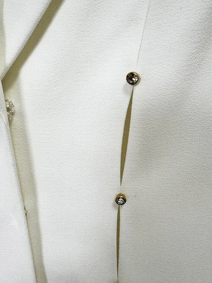 Elegantes Damen-Kleid mit Karomuster, Reverskragen und langen Ärmeln – figurbetont und mit Patchwork-Design.