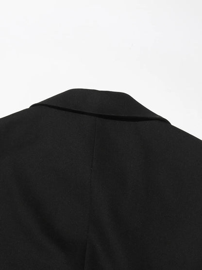 Elegantes ärmelloses Minikleid mit Rundhalsausschnitt und Pailletten-Patchwork für Damen – figurbetont und mit Schleifendetail.