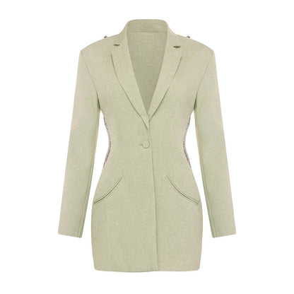 Elegantes ärmelloses Minikleid mit Rundhalsausschnitt und Patchwork-Schal für Damen – figurbetontes Design.