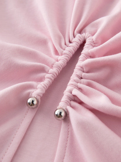 Damen-Bluse in Übergröße mit doppeltem Lagenlook und Puppenkragen, Hohldesign und Stickerei – modisches Sommerhemd für den Arbeitsalltag.