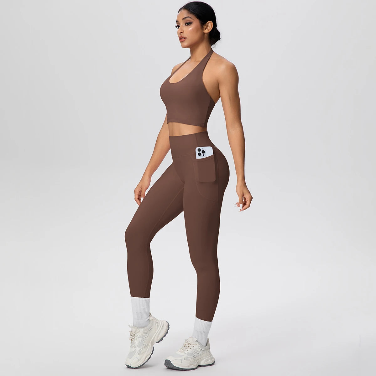 Braunes Yogaset für Frauen: Sport-BH und lange Leggings, Handyfach vorn am Bund