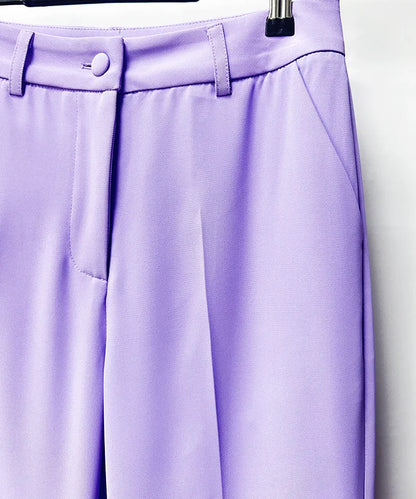 Elegantes Damenkleid mit Rundhalsausschnitt, langen Ärmeln und Spitzenbesatz – lockerer Schnitt mit Patchwork-Details und Falten-Design.