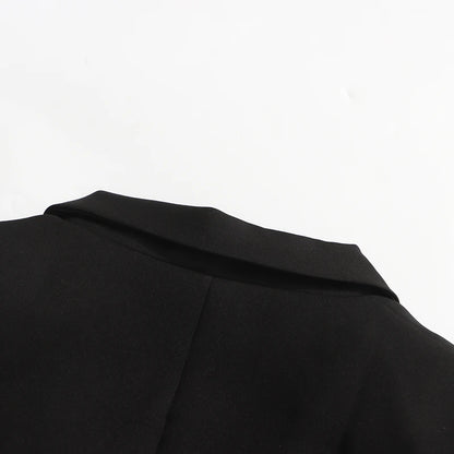 Elegantes Damenkleid mit Rundhalsausschnitt, langen Ärmeln und Patchwork-Design in lockerer Passform.