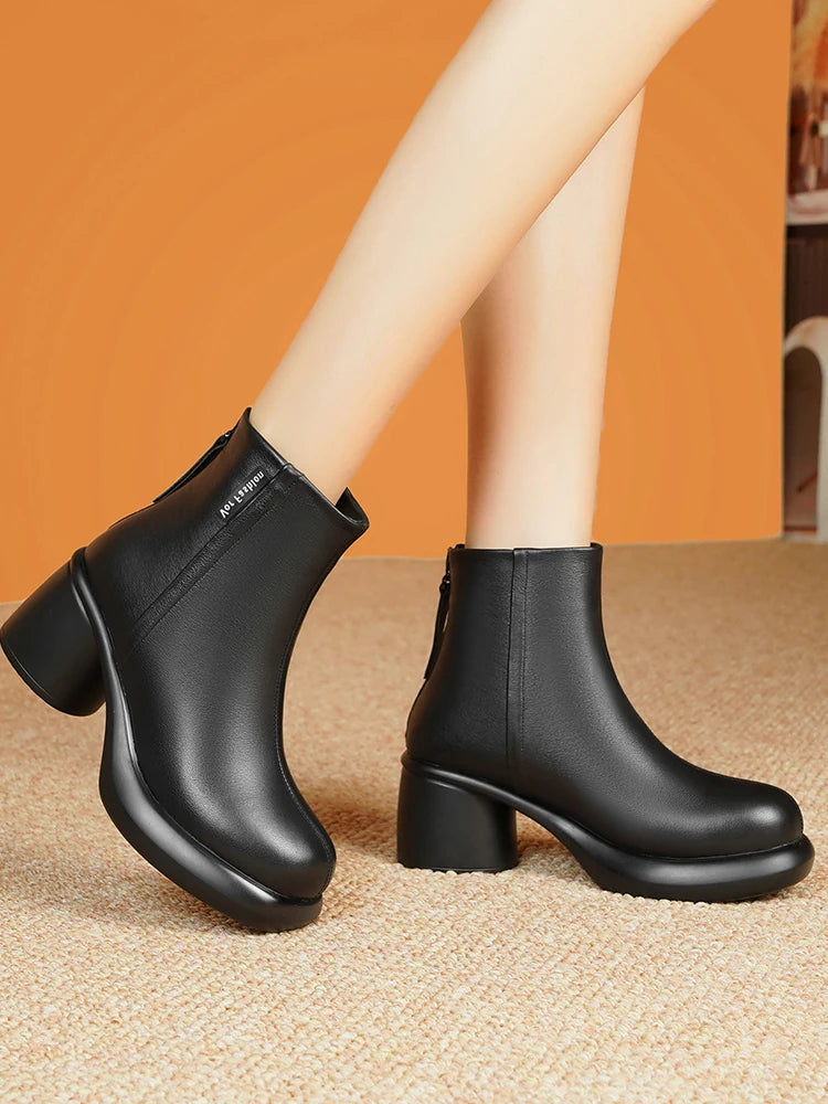 Damen-Ankle-Boots aus schwarzem Leder mit Blockabsatz, rundem Zehenbereich, seitlicher Öffnung