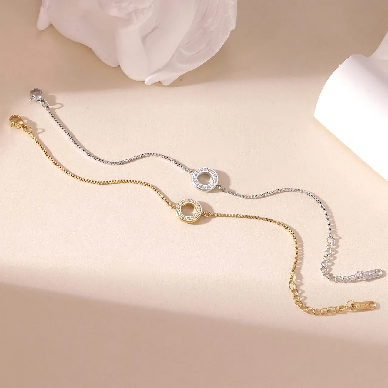 Damen-Armreif mit geometrischem Zirkonia-Design