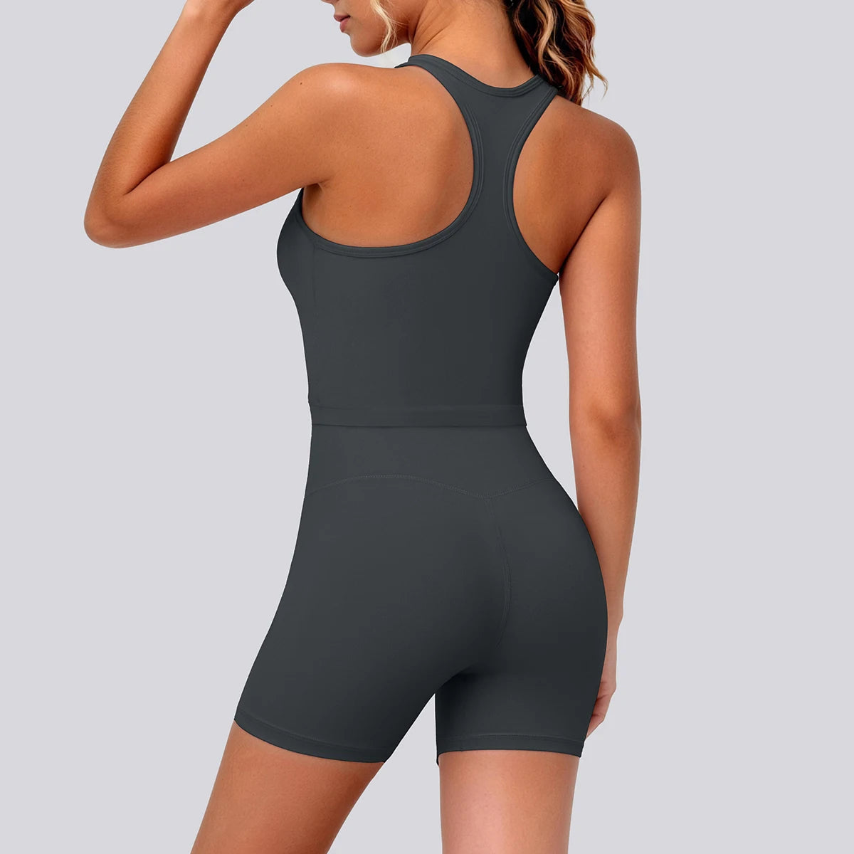 Yoga-Set mit Racerback-Top und kurzen Push-up-Shorts, graphitgrau