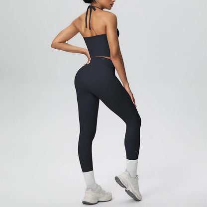 Schwarzes Damen-Yogaset: Tanktop und Capri-Leggings mit hellen Knöchel-Bündchen