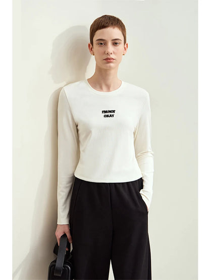 Damen T-Shirt mit minimalistischem Design und gesticktem Brief für den Herbst