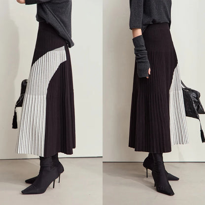 Damen Strickrock mit elastischem Bund, plissiert, schwarz mit hellem Diagonalstreifen