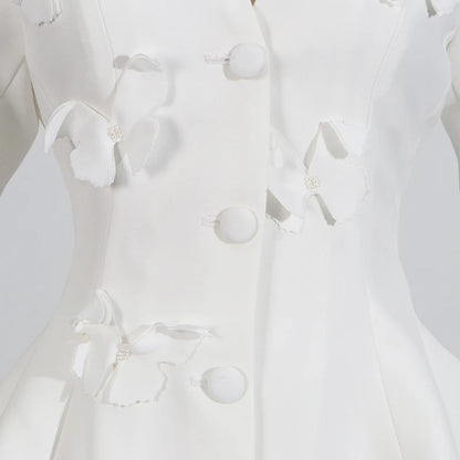 Elegantes Damenkleid mit Rundhalsausschnitt, halblangen Ärmeln und Spitzen-Patchwork-Design – figurbetont und stilvoll.