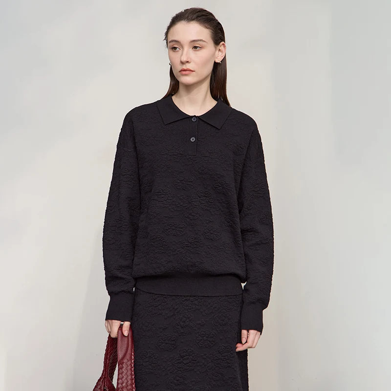 Schwarzer Struktur-Pullover mit kurzem Kragen und Knopfleiste, Vorderansicht