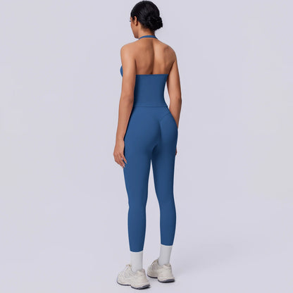 Nahtloses Yoga-Set in Blau: Rückenansicht mit Trägershirt und 7/8-Leggings.
