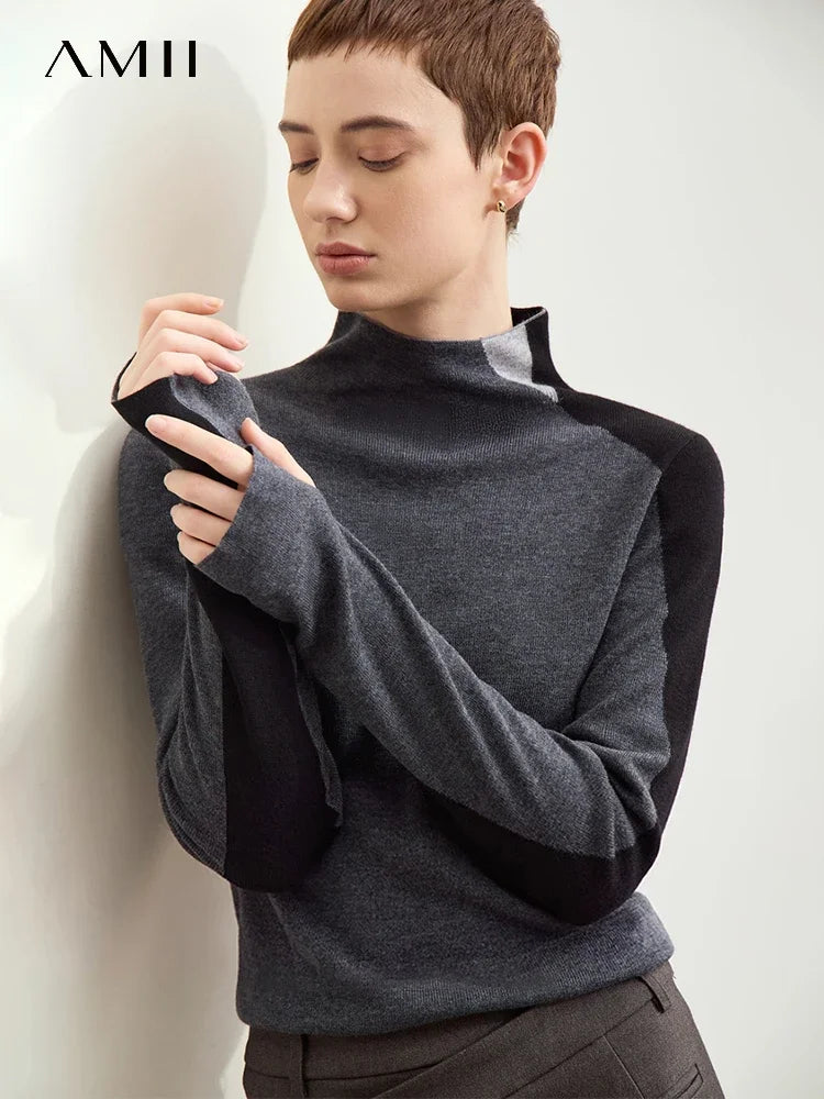 Dunkelgrauer Damenpullover mit Stehkragen, langen Ärmeln und Patchwork-Einsätzen