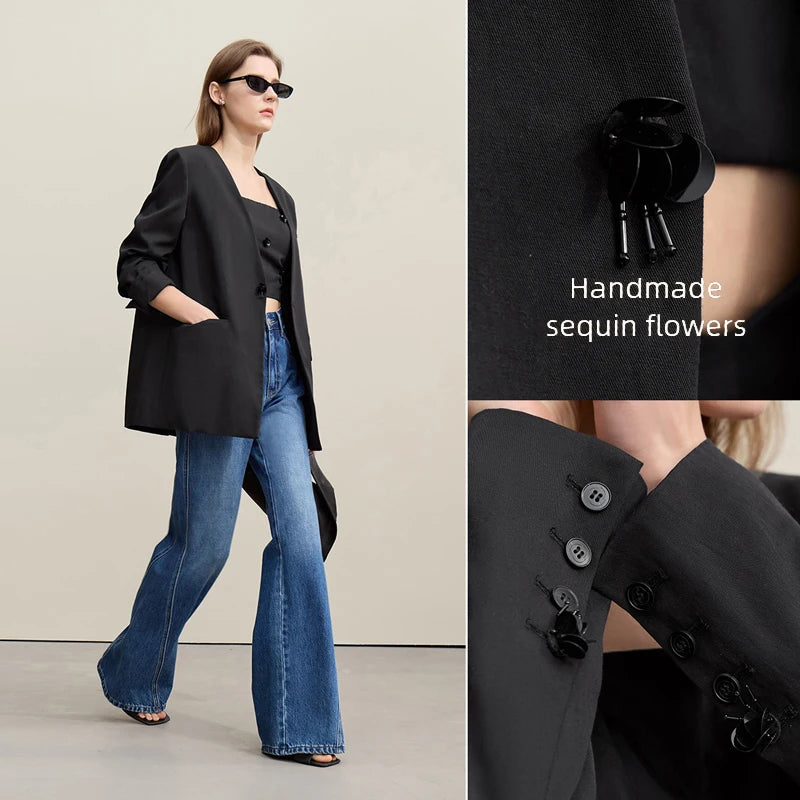 Schwarzer Blazer mit Schmuckblumen-Applikationen und Knopfverschluss