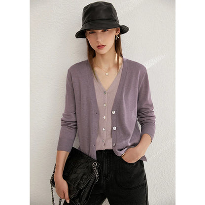 Lila Wollstrickjacke mit V-Ausschnitt und Knopfleiste, lange Ärmel, Rippbündchen