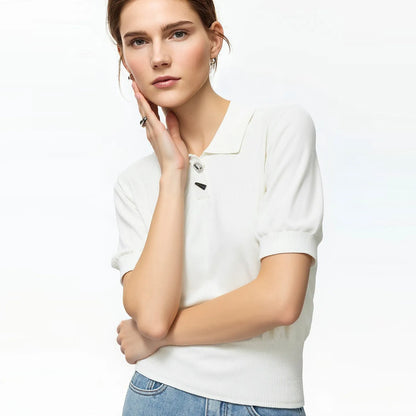 Stricktop mit Polokragen, Kurzarm und Metallknöpfen, weißes Feinstrick