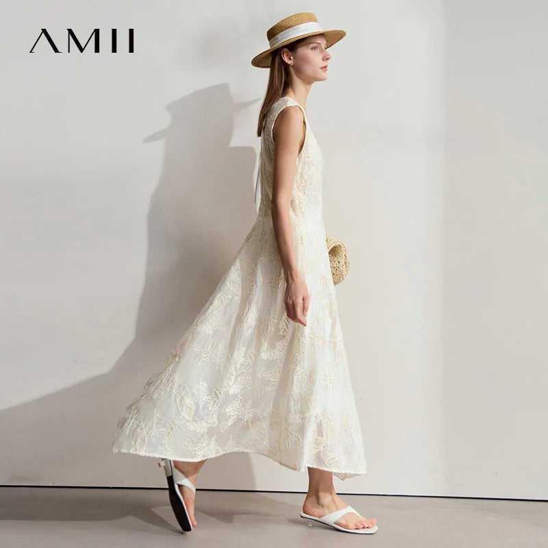 Beiges ärmelloses Sommerkleid mit floralem Spitzenmuster und A-Linie, Midi-Länge