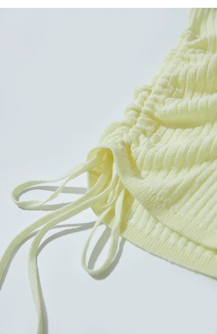 AMII Damen-Pullover Detail: Kordelzug am Saum, gelber Rippenstrick, weiche Bindebänder