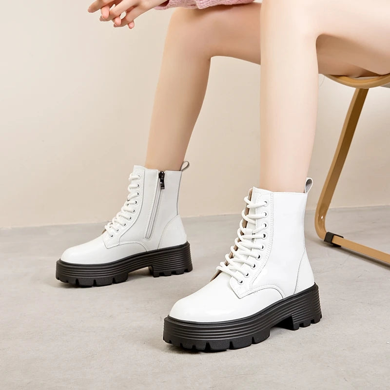 Weiße Damen-Knöchelstiefeletten mit Schnürung, Zipper und Plateau-Profilsohle