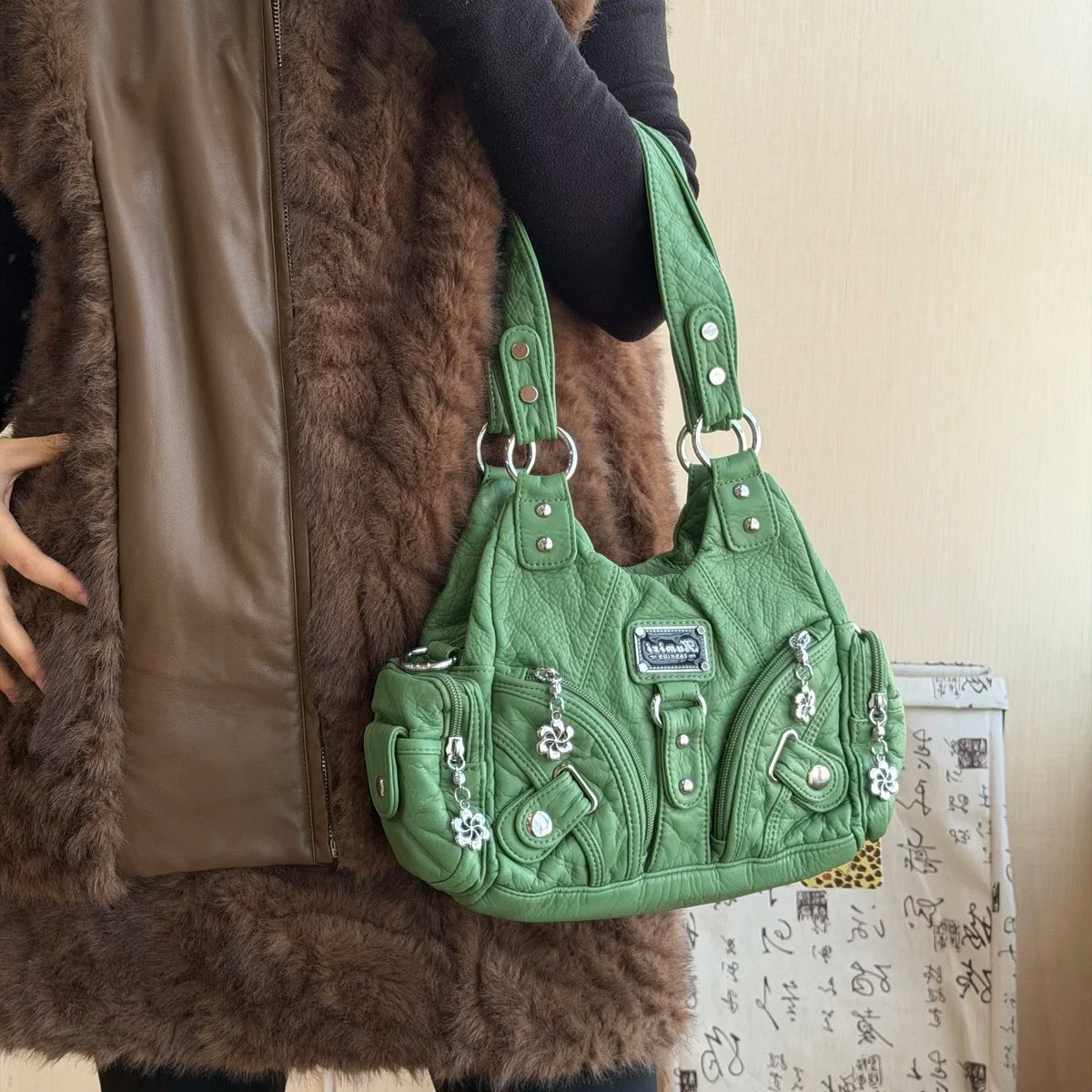 Damen-Tote-Tasche mit oberem Griff und Mehrfachfächern für Handy und Karten mit weicher Oberflächenstruktur