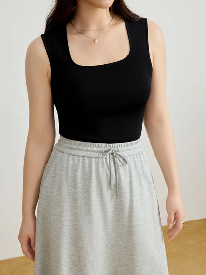 Frühlingshaftes Damen-Shirt in Übergröße mit Puppenkragen und Anti-Falten-Effekt – vielseitig kombinierbar und lässig.