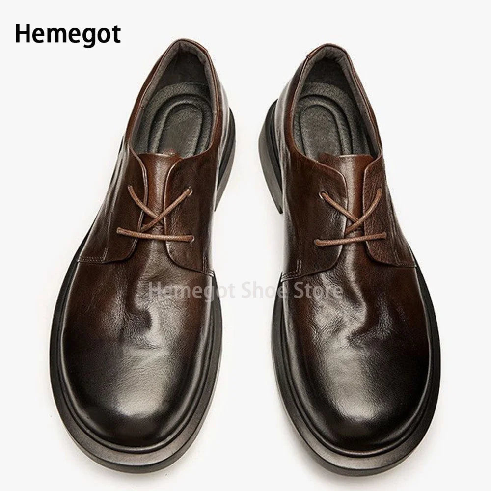 Herren-Board-Sneaker, braunes Leder, Schnürung, Profilsohle, Vorderansicht Paar