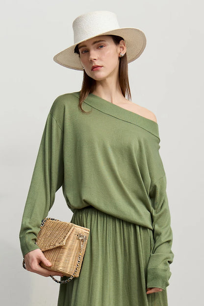 Grüner Strickpullover mit schulterfreiem Ausschnitt, lange Ärmel, lockerer Sitz