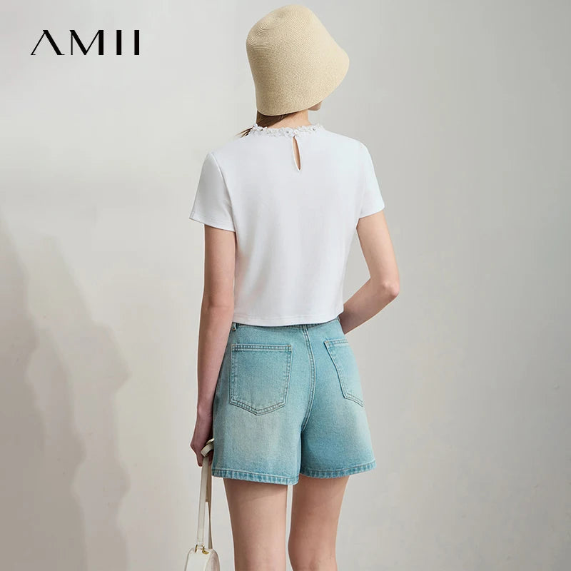 Damen Kurz-T-Shirt im minimalistischen Stil mit elastischen Perlen und Pailletten-Dekoration